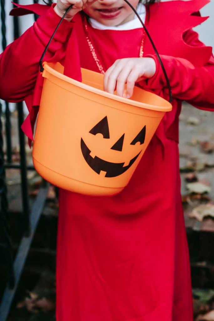 child trick or treating gathering candy