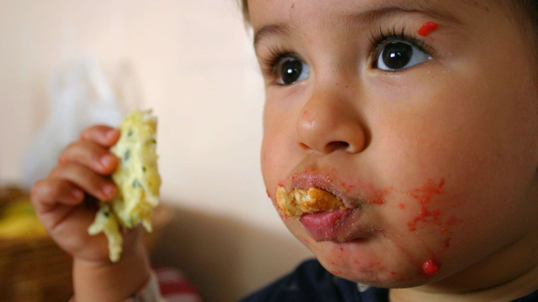 child stuffing too much food in their mouth