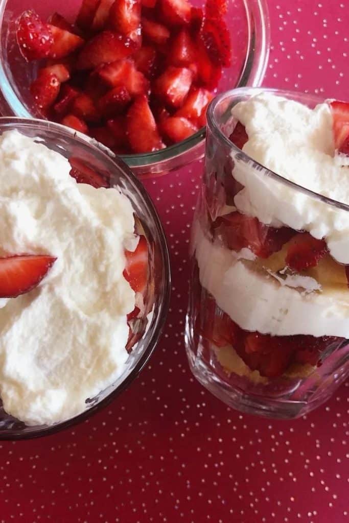 strawberry yogurt parfaits